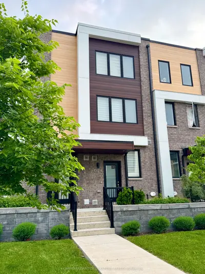 Att/Row/Townhouse in Toronto