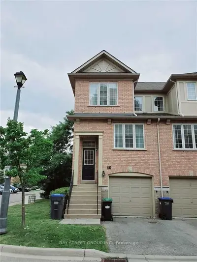 Condo Townhouse in Mississauga