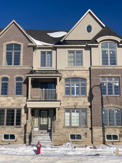 Att/Row/Townhouse in Brampton