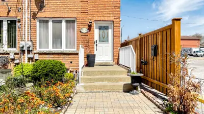 2138 Eglinton Avenue W, Toronto, On M6e 2k8