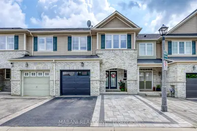 Att/Row/Townhouse in Oakville