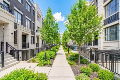657 Cricklewood Drive 511, Mississauga, On L5g 0b8
