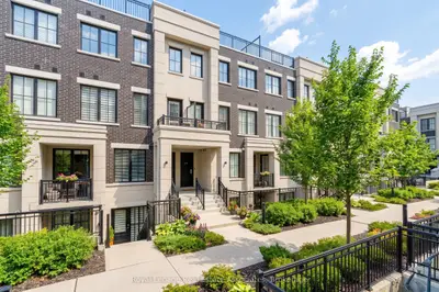 657 Cricklewood Drive 511, Mississauga, On L5g 0b8