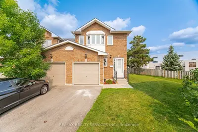 Condo Townhouse in Mississauga