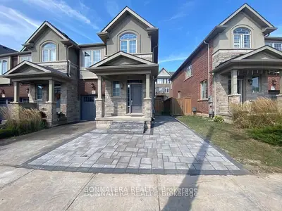 Att/Row/Townhouse in Oakville