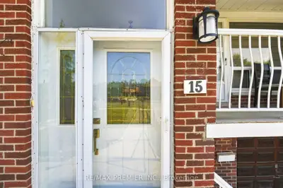 15 Madonna Gardens, Toronto, On M9l 2t5