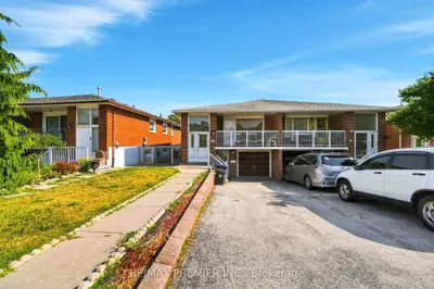 15 Madonna Gardens, Toronto, On M9l 2t5