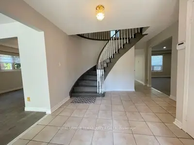 743 Fieldstone Road, Mississauga, On L5c 3k7