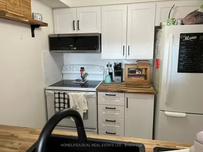 3 Hickory Tree Road #1402, Toronto, On M9n 3w5