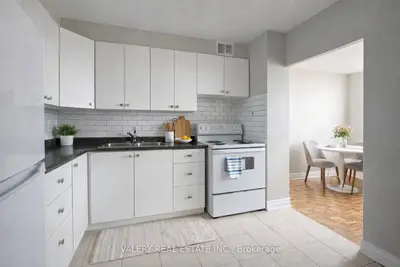 890 Jane Street 1202, Toronto, On M6n 4c3