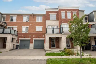 Att/Row/Townhouse in Brampton
