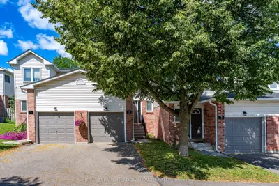 Condo Townhouse in Halton Hills