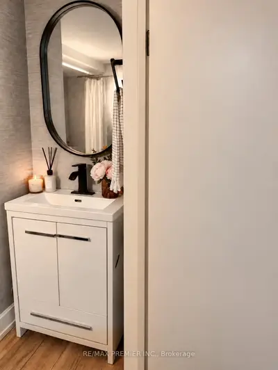 1368 Tansley Drive B, Oakville, On L6l 2n4