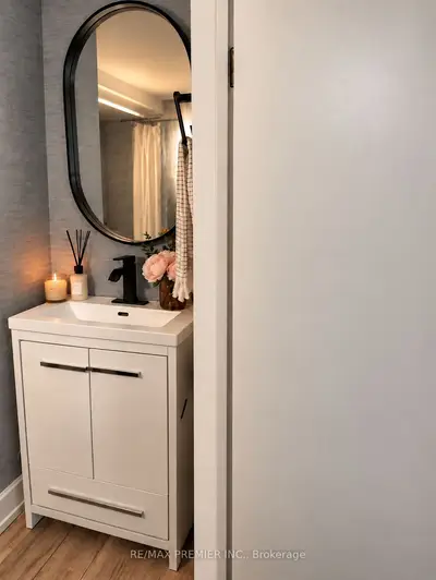 1368 Tansley Drive B, Oakville, On L6l 2n4