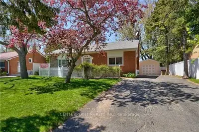 Detached in Burlington