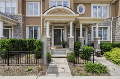 1222 Rose Way 27, Milton, On L9e 1p2