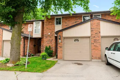 Condo Townhouse in Burlington