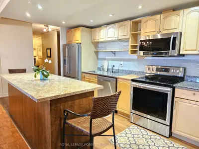 1535 Lakeshore Road E 1704, Mississauga, On L5e 3e2