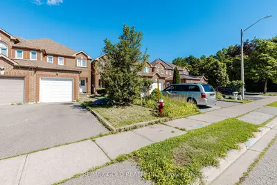 12 Mccleave Crescent, Brampton, On L6y 4z6