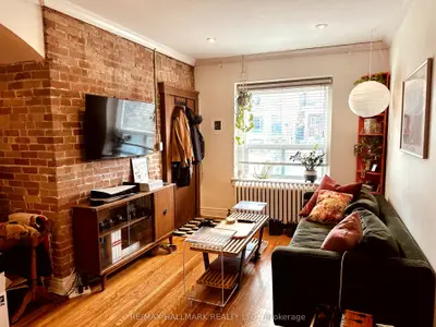 20 Triller Avenue 2, Toronto, On M6k 3b8