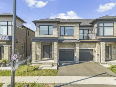 Att/Row/Townhouse in Milton
