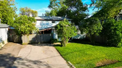 1070 Pelham Avenue, Mississauga, On L5e 1l2