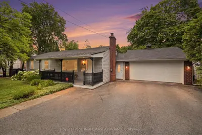 1924 Balsam Avenue, Mississauga, On L5j 1l2