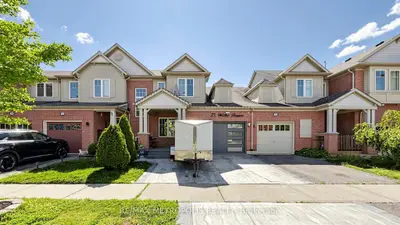 Att/Row/Townhouse in Milton