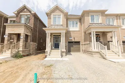 Att/Row/Townhouse in Brampton
