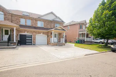 8 Topiary Lane, Brampton, On L7a 2k6