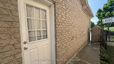3 Lennon Trail Lower 2-b, Brampton, On L6y 5p9