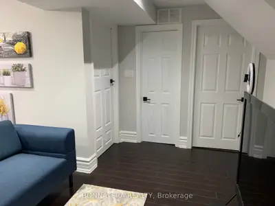 284 Hickory Circle Bsmt, Oakville, On L6h 4v1