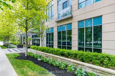 15 Viking Lane 1303, Toronto, On M9b 0a4