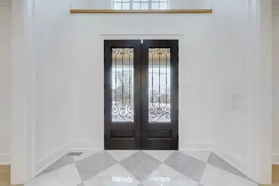 1427 Lakeshore Road W, Oakville, On L6l 1g4