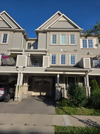 Att/Row/Townhouse in Oakville