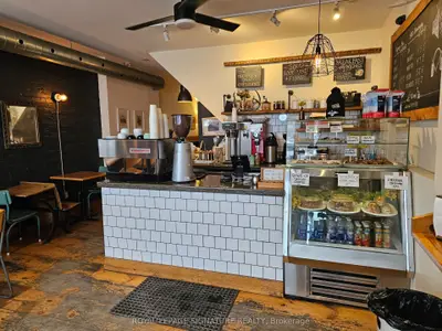 2413 Dundas Street W, Toronto, On M6p 1x3