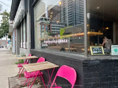 2413 Dundas Street W, Toronto, On M6p 1x3