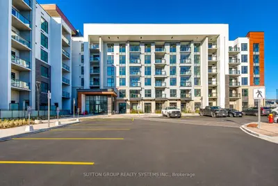 Condo Apartment in Milton