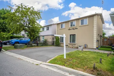 3 Grand Valley Drive, Brampton, On L6s 2l1