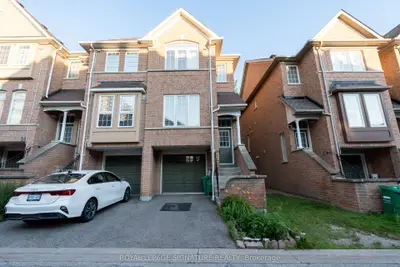 Condo Townhouse in Mississauga
