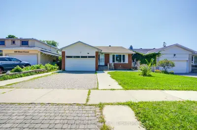 1323 Shamir Crescent, Mississauga, On L5c 1l2