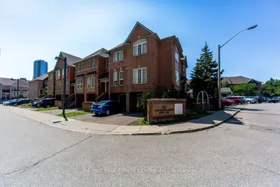 Condo Townhouse in Mississauga