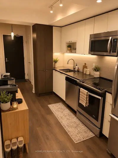 Condo Apartment in Toronto