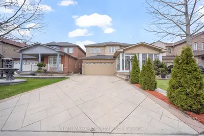 10 Hollowgrove Boulevard, Brampton, On L6p 1b2