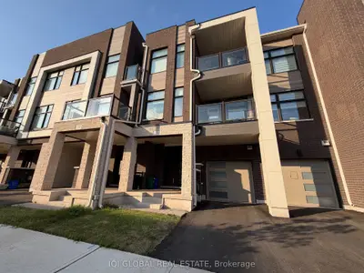 Att/Row/Townhouse in Oakville