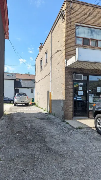 2540 Weston Road, Toronto, On M9n 2a7