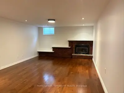 896 Fourth Street Lower, Mississauga, On L5e 1j6