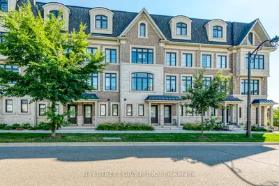 Att/Row/Townhouse in Oakville