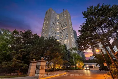 3650 Kaneff Crescent 303, Mississauga, On L5a 4a1