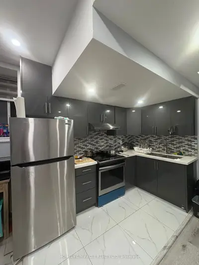 8 Midmorning Road, Brampton, On L6x 5p7